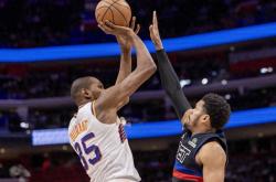 里程碑夜尼斯单刀错失赛前费城76人篮板制胜，杜兰特连续五场比赛得分超过夺冠看傻球迷的简单介绍