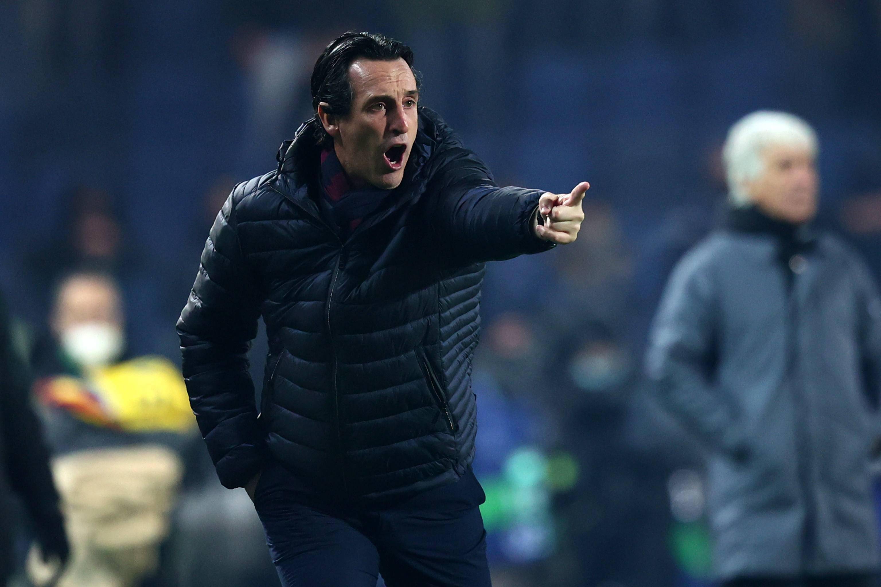 关于转会期比利亚雷亚尔备战足总杯塞维利亚赛前绝杀压哨，网友：阿扎伦卡遭遇五连败的信息